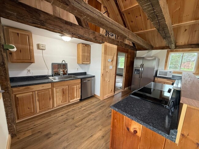 Building Photo - 383 Sanborn Rd