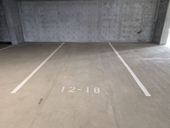 Building Photo - The Park on Keeaumoku brand new studio apartment