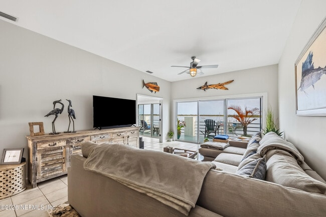 Building Photo - 75 Comares Ave