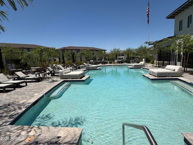 Building Photo - 2121 W Sonoran Desert Dr