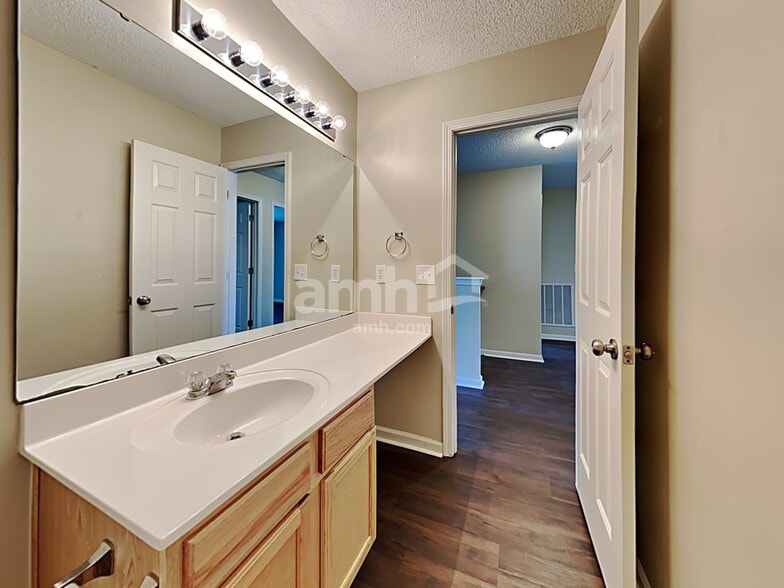 Building Photo - 133 Broken Branch Dr