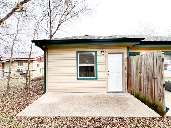 Building Photo - 211 W Bobwhite Ln