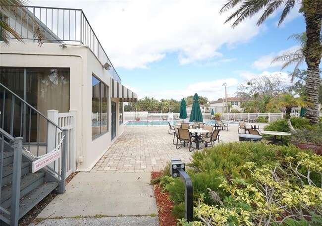 Building Photo - 10330 Carrollwood Ln