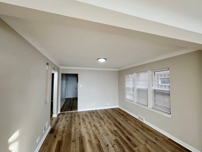 Building Photo - 1515 Maple Ave