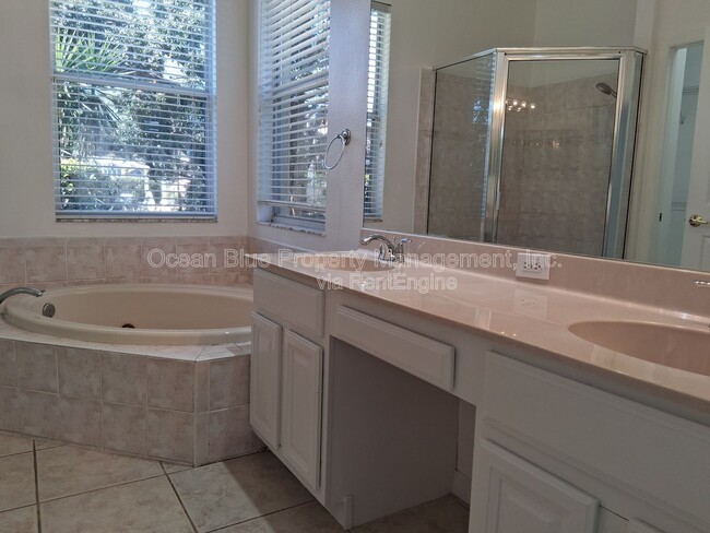 Building Photo - 10214 Evergreen Hill Dr