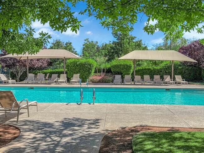 Building Photo - 2 Bed, 2.5 bath Townhome for rent in the h...