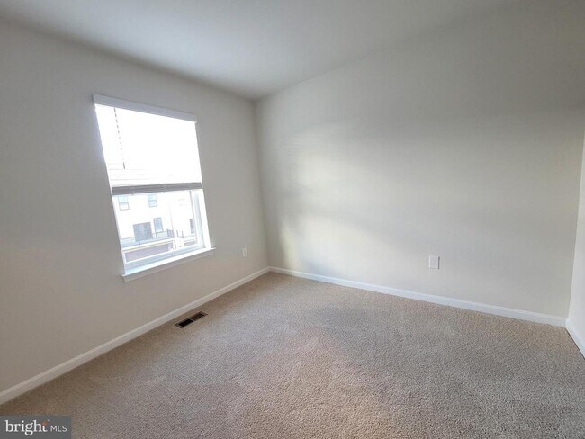 Building Photo - 754 Union St