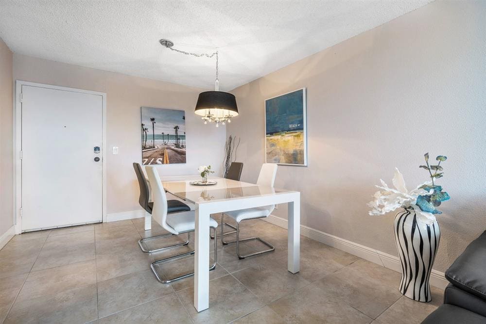 Building Photo - 1830 Embassy Dr