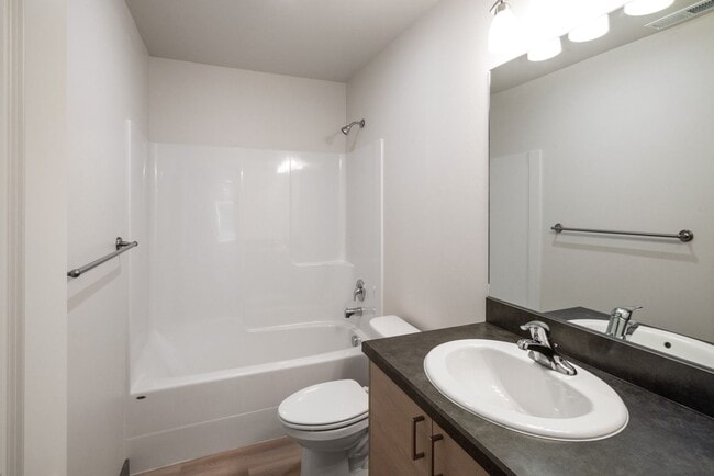 Building Photo - Gorgeous 3 Bedroom condos with double stal...