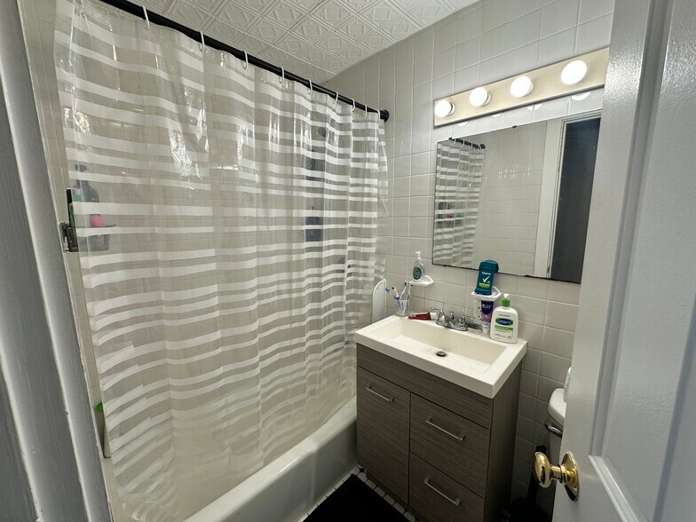 Building Photo - 586 Columbus Ave