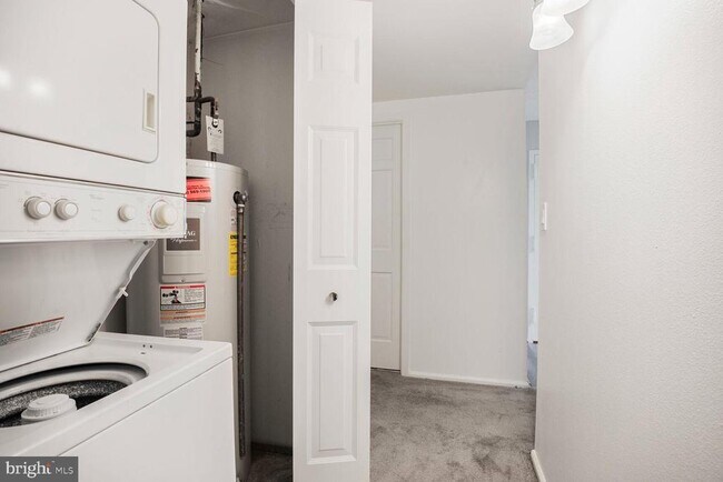 Building Photo - 7661 Provincial Dr