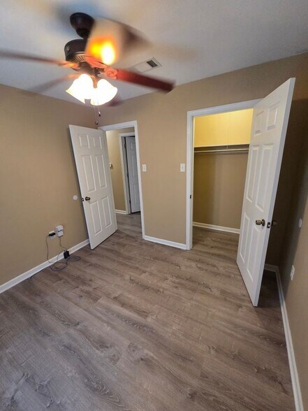 Building Photo - 16115 Bolivar Dr