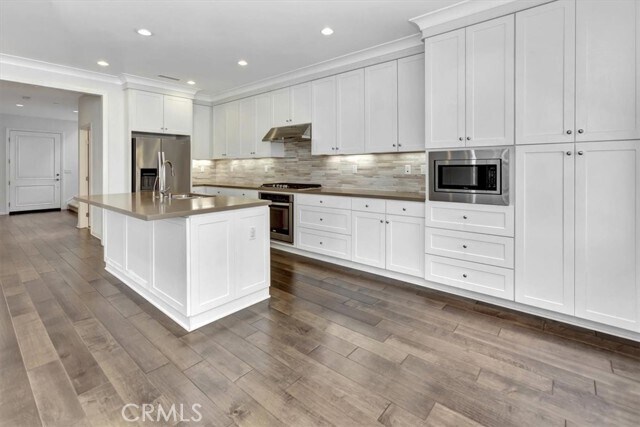 Building Photo - 102 Island Coral