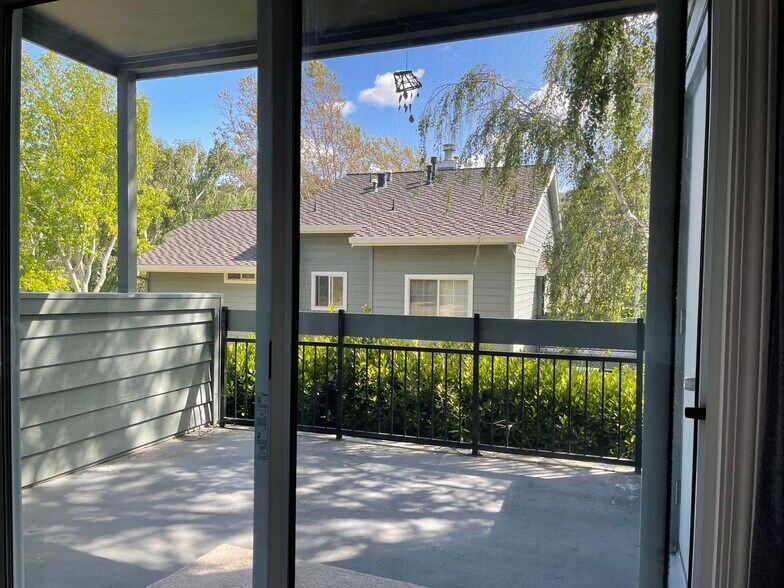 Building Photo - 8110 Mountain View Dr