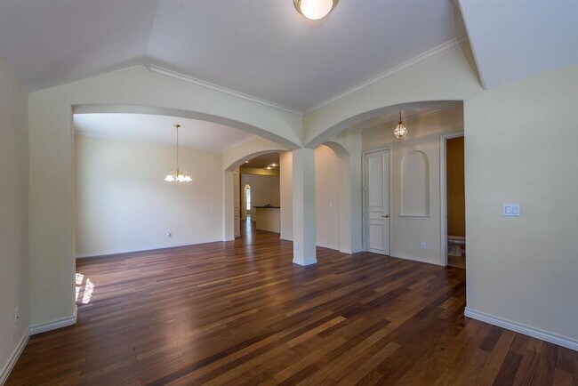 Building Photo - 15462 Mansion Woodland Dr