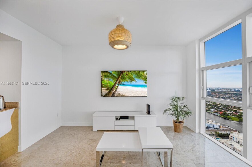 Building Photo - 1830 S Ocean Dr