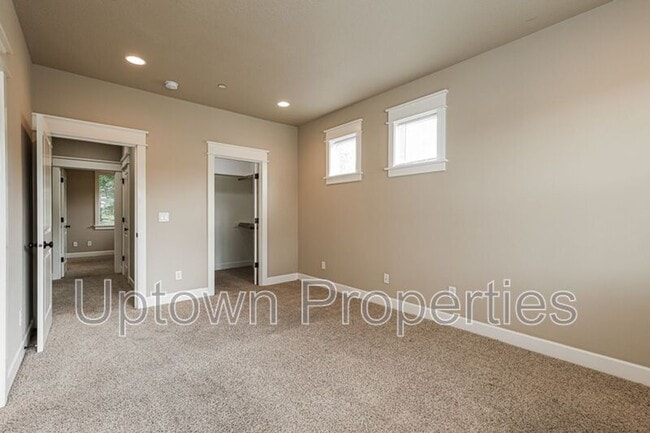 Building Photo - 9408 SE Causey Ave