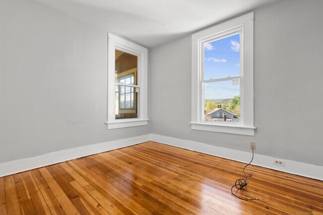 Building Photo - 482 West St