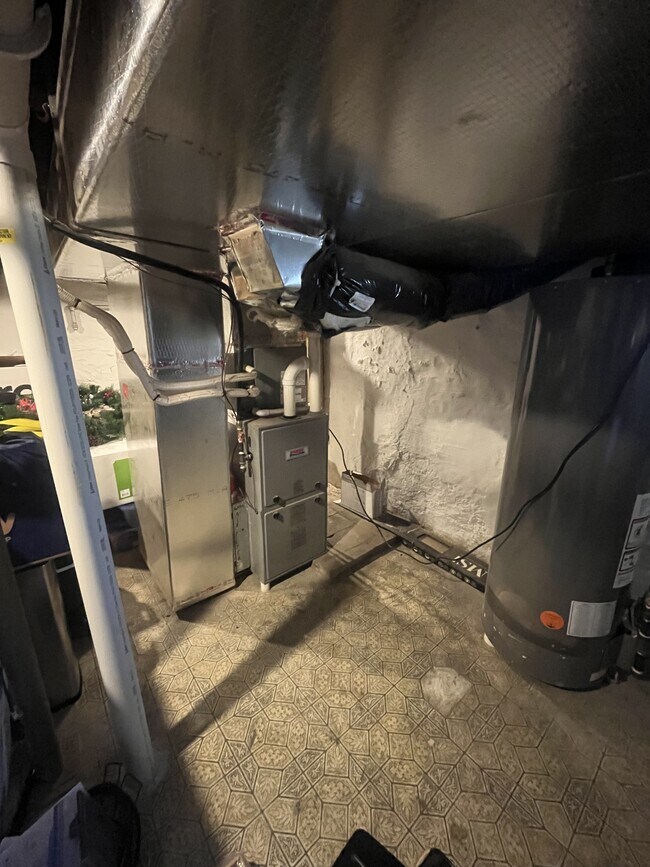 Building Photo - 220 E Liberty St