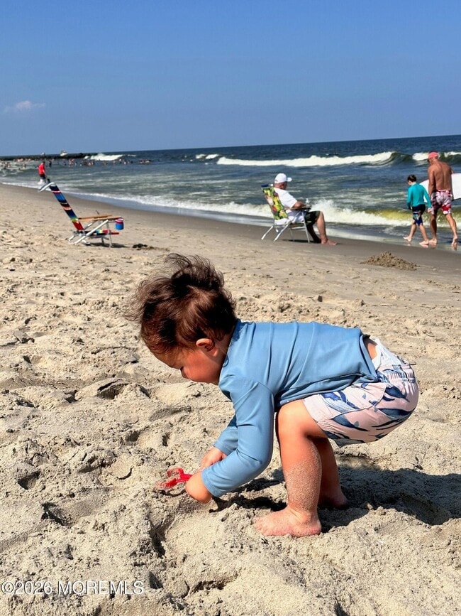 Building Photo - 214 Brinley Ave