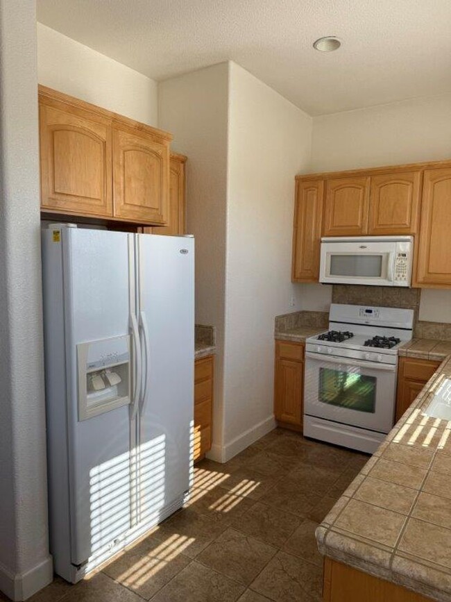 Building Photo - 1 Bedroom 1 Bath 2nd Story In-law Unit Vac...