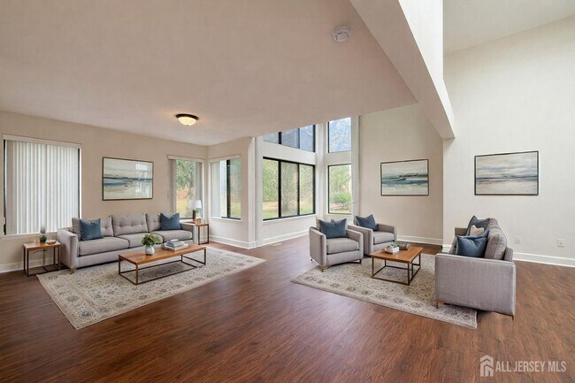 Building Photo - 470 Sayre Dr