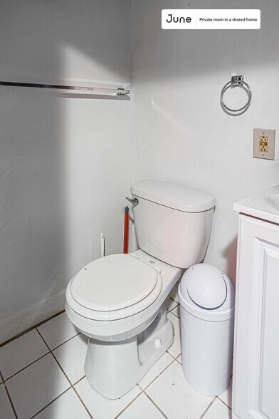 Building Photo - Room in Shared 6 bed/3 bath home