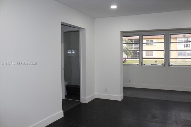 Building Photo - 5140 SW 40th Ave