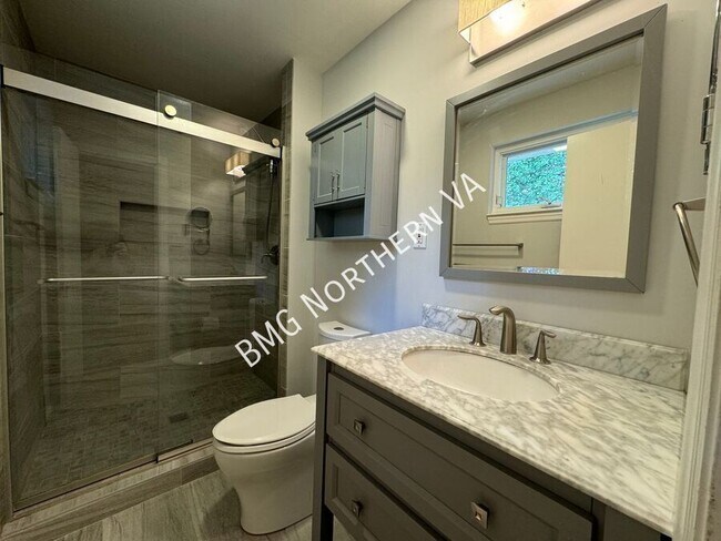Building Photo - 5406 Gainsborough Dr