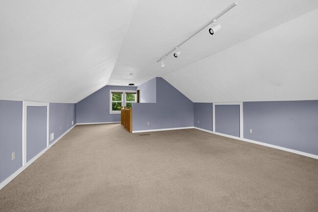 Building Photo - 602 7th St S