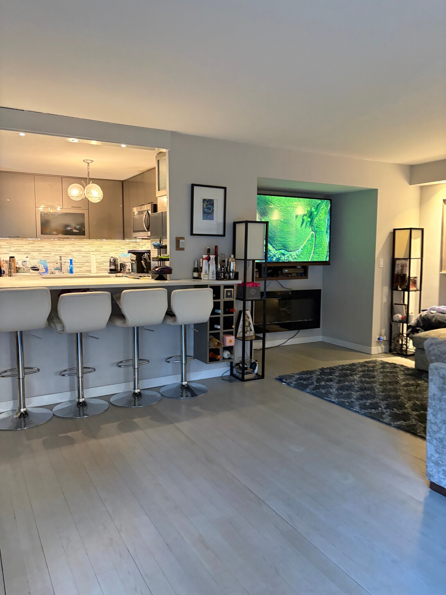 Building Photo - 129 E Bellevue Pl