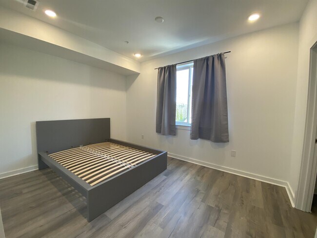 Building Photo - 317 N 41st St