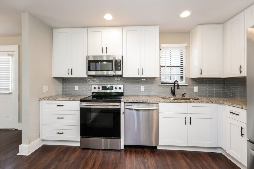 Building Photo - 299 Cindy Dr SE