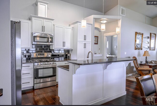 Building Photo - 725 Lilac St