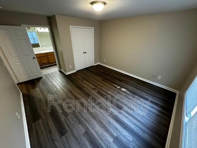Building Photo - 120 Cloverdale St
