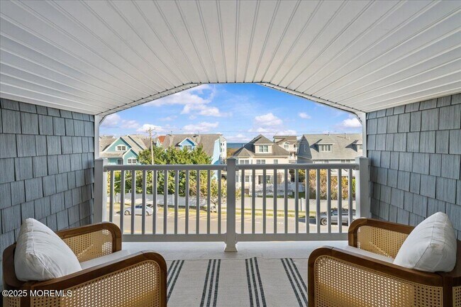 Building Photo - 1613 Ocean Ave