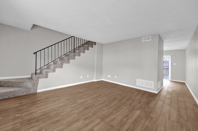 Building Photo - 674 Hobbs Dr