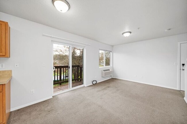 Building Photo - 2 bedroom 1.5 bath Condo! Washer and Dryer in unit!!