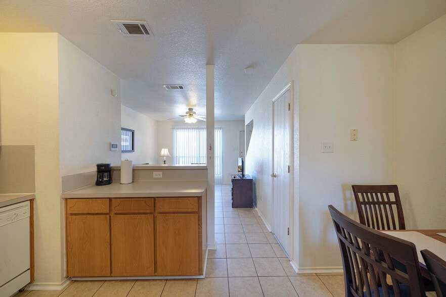 Kitchen 2 - 4104 Terri Linn