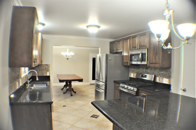 Building Photo - 9503 Deep Valley Dr