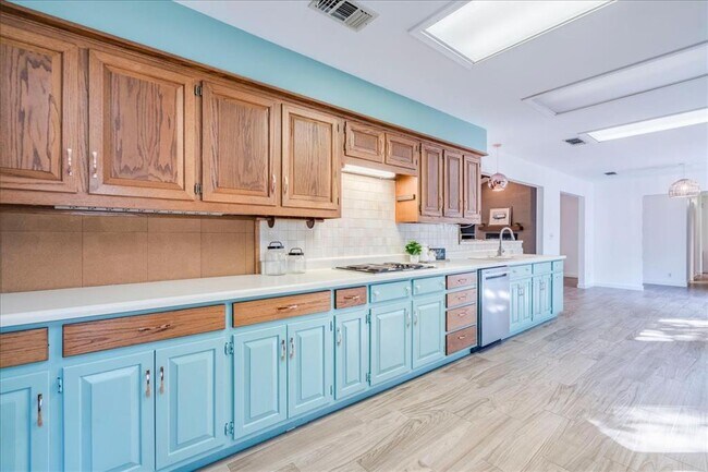 Building Photo - 904 Willow Creek Cir