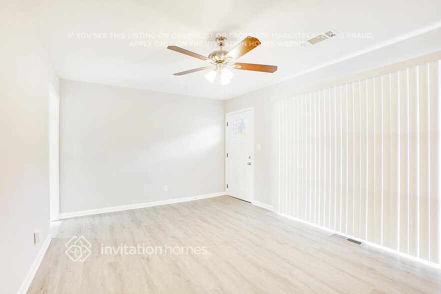 Building Photo - 2355 Collier Dr