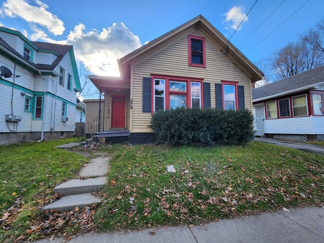 Primary Photo - Two Bedroom Single Family Home!