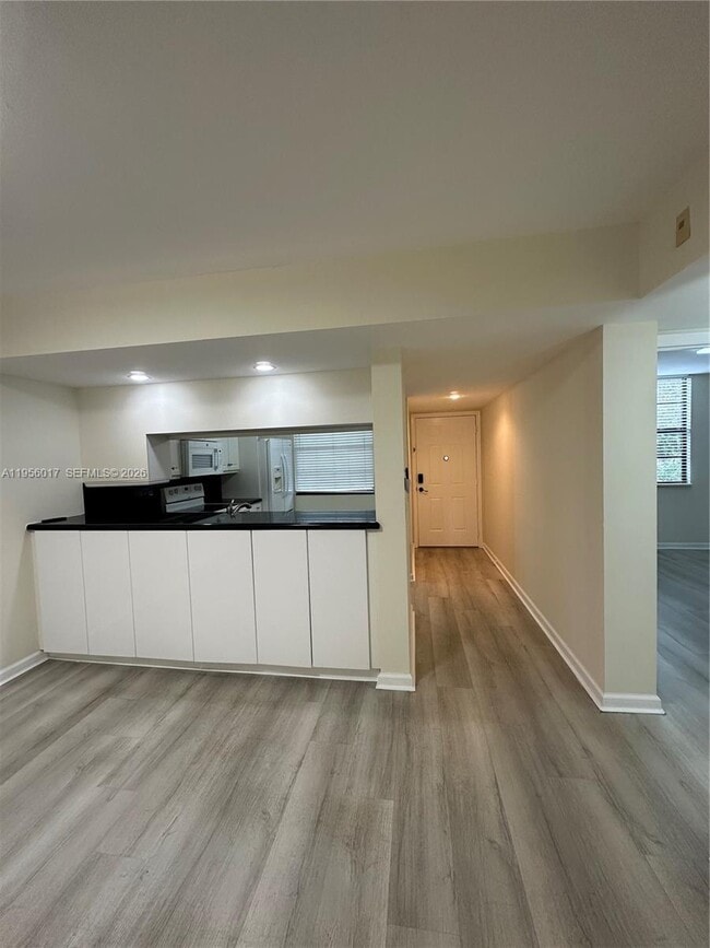 Building Photo - 1715 Whitehall Dr