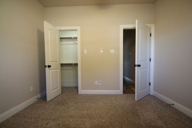 Building Photo - Ready Now! 3BD/2BA Home in Benbrook | Vaulted Ceilings | Gourmet Kitchen | 2-Car Garage | Landsca...