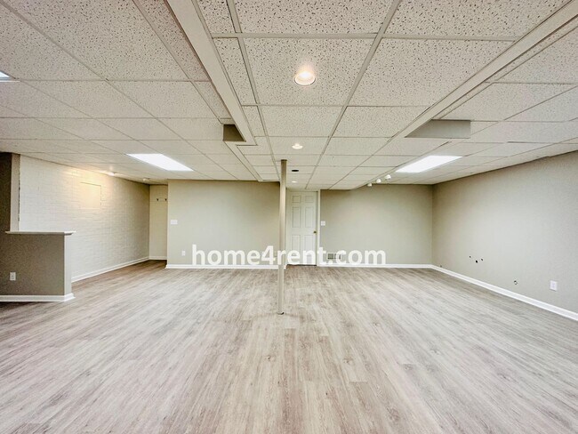 Building Photo - Wonderful Belton Home w/ Wood Floors, Finished Basement and Fenced Yard!