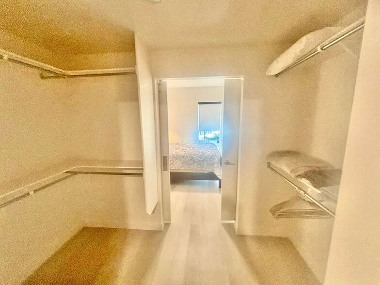 Building Photo - 360 W 200 S