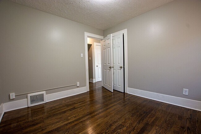 Building Photo - 3 bedroom duplex in Midtown