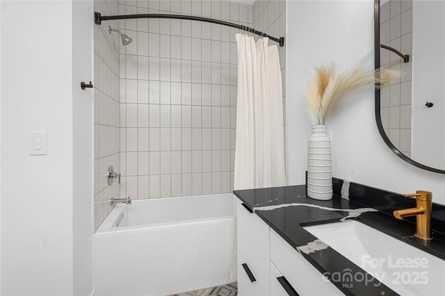 Building Photo - 411 Charles Ave