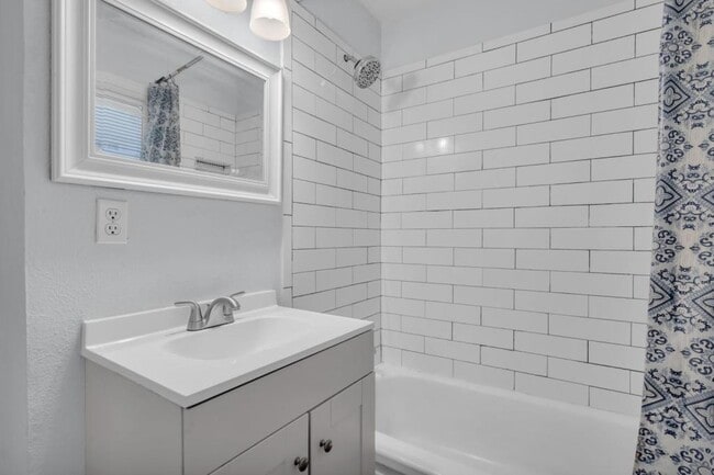 Building Photo - 817 M St NW